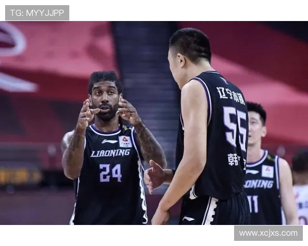 怀特挡拆突分效率显著提升，助马刺攻防转换拉开差距